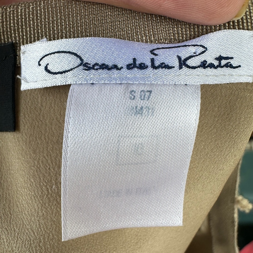 Oscar de le Renta skirt. Saks Fifth Avenue. Soft burlap. Frayed hem. Size 10 - Picture 8 of 9